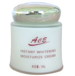 爱华化妆品 产品视觉美学与店铺装修设计探索，兼论婴儿用品陈列的温馨艺术